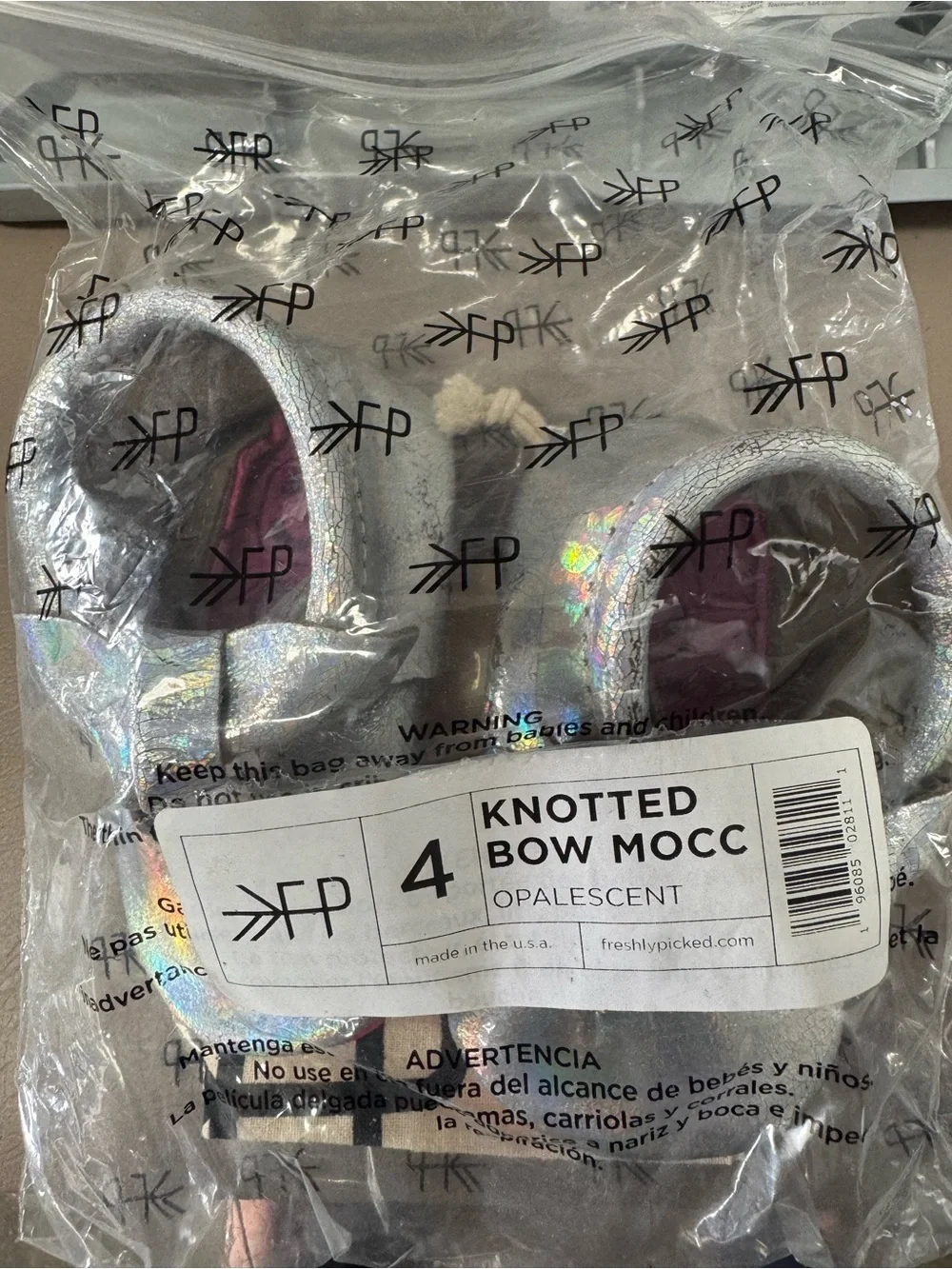 Freshly Picked Opalescent Knotted Bow Moccasins - Silver (Size 4)